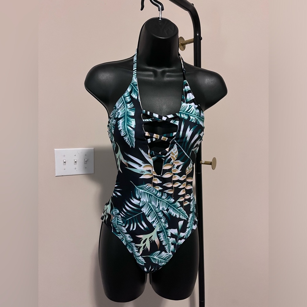SHEIN.  Tropical Print Monokini. Size M